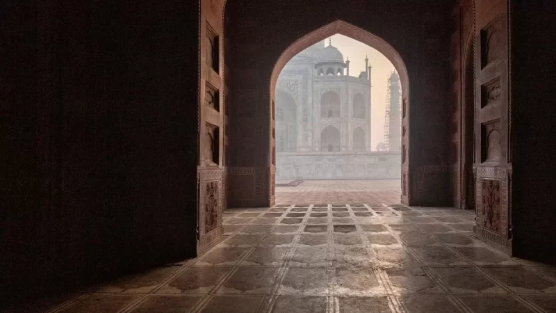 الخلافة الأموية: تأثيرها على الفن، العمارة، والاقتصاد الإسلامي