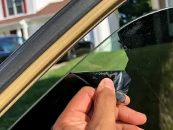 خطوات بسيطة للعناية بتظليل نوافذ السيارة