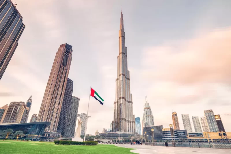 ريادة الإمارات: قصة تحول ملهمة من المحلية إلى العالمية