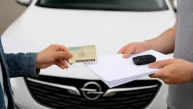 الدليل النهائي لتجديد تسجيل المركبات في دبي 2025