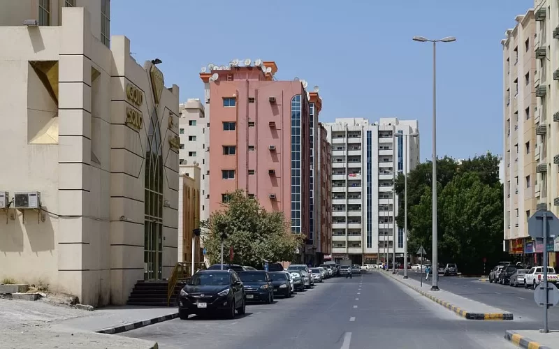 كل ما يهمك حول مواقف عجمان: الرسوم، الأوقات، وكيفية الدفع بالـ SMS