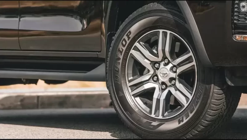 إطارات تويوتا فورتشنر: دليلك الأمثل للقيادة في الإمارات