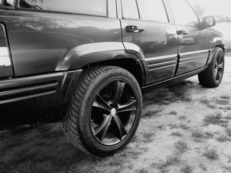 كل ما تحتاج معرفته عن إطارات سيارات الدفع الرباعي قبل الشراء في الإمارات