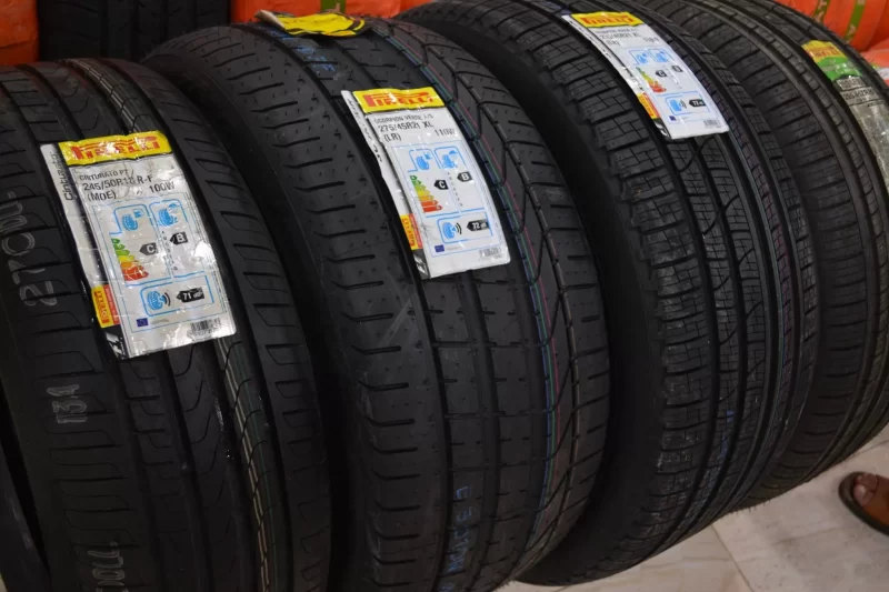 كيف تختار إطارات بيريللي المناسبة لسيارتك في الإمارات؟