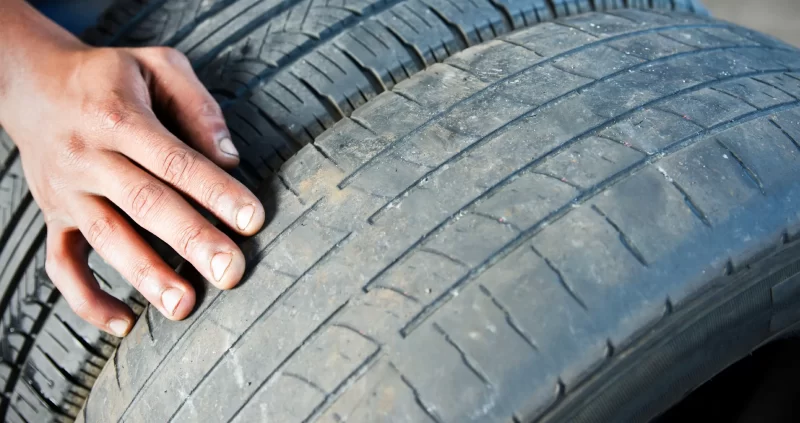 تآكل الإطارات: حافظ على إطارات سيارتك كالجديدة