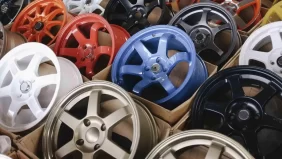 القرار الصعب: جنوط الفولاذ أم جنوط السبائك؟ دليل مقارنة شامل لسائقي الإمارات