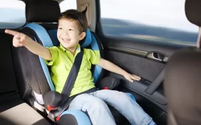 نصائح ذهبية لضمان سلامة الأطفال في السيارة