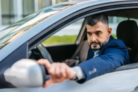 دليل السائق: تغطية التأمين عند قيادة شخص آخر لسيارتك في الإمارات