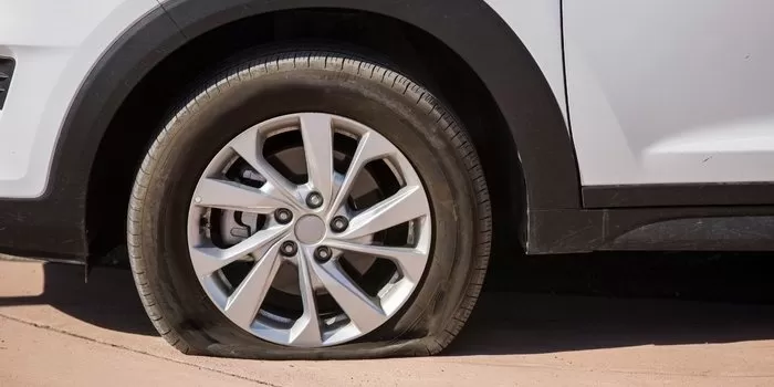 القيادة الآمنة: الإطار المثقوب - هل يستحق المخاطرة بالقيادة به؟