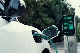 بطاريات السيارات الكهربائية: هل هي مستقبل النقل المستدام؟