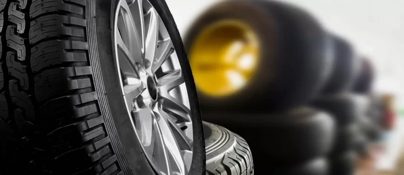 دليلك لشراء الإطارات الهادئة المثالية في الإمارات