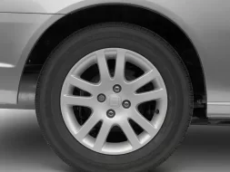 دليلك النهائي: أفضل إطارات لهوندا سيفيك وتويوتا كامري في الإمارات