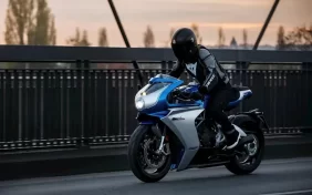 استعد للربيع: تخزين الدراجة النارية بشكل صحيح في الشتاء