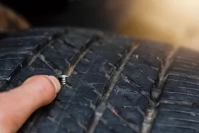 الثقوب البطيئة في إطارات السيارات: هل تحتاج إلى استبدال الإطار؟