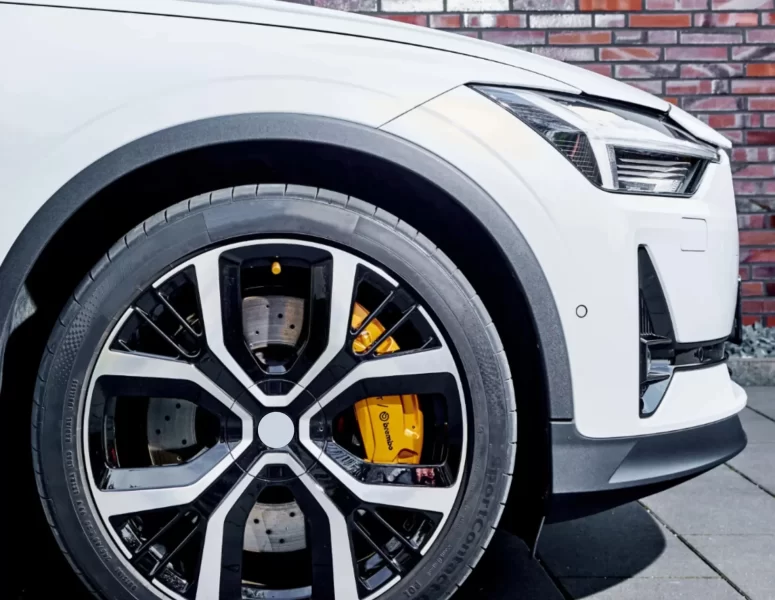 إطارات السيارات الكهربائية: اختيار الأنسب لسيارتك في الإمارات