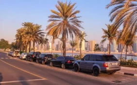 استكشف الشارقة بدون قلق: أماكن المواقف المجانية بانتظارك