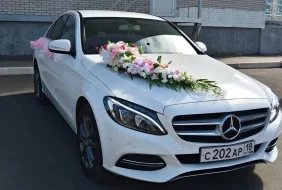 تأجير سيارات الزفاف في دبي: مقارنة بين الأنواع والأسعار