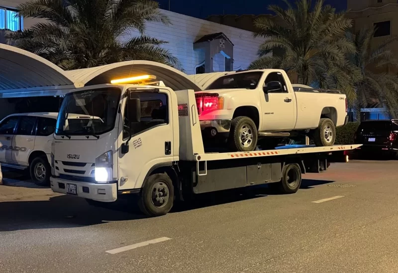 لحظة بلحظة: كيف تتصرف بأمان عند انتظار شاحنة سحب المركبة