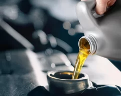 أفضل زيوت المحركات التخليقية وأهميتها في مناخ الإمارات