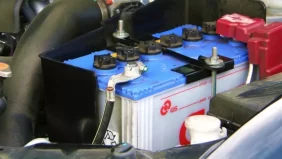 اختيار بطاريات السيارات: مقارنة بين Optima RedTop و ACDelco