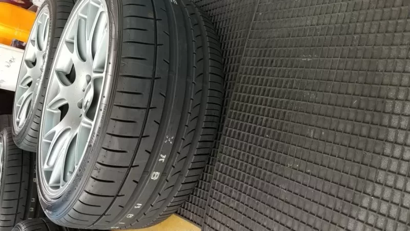 لماذا يعتبر إطار Dunlop SP Sport Maxx 050+ مثالياً لمناخ الإمارات؟