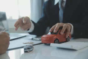 تأمين سيارتك في الإمارات: دليل مبسط وسريع