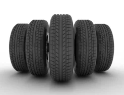 إطارات السيارات: كل ما تحتاج معرفته عن بريجستون وجوديير في الإمارات