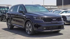 أفضل سيارات SUV في الإمارات: هيونداي سانتافي 2025 أو كيا سورينتو 2025؟