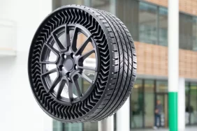 كيف تستعد متاجر الإطارات لثورة الإطارات الخالية من الهواء؟