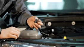 من الضعف إلى الوميض: دليل استكشاف أخطاء المصابيح الأمامية