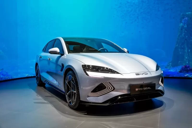 اكتشف أحدث التقنيات في معرض السيارات الكهربائية 2025