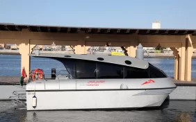 التاكسي المائي في دبي: استمتع بمغامرة بحرية في قلب المدينة