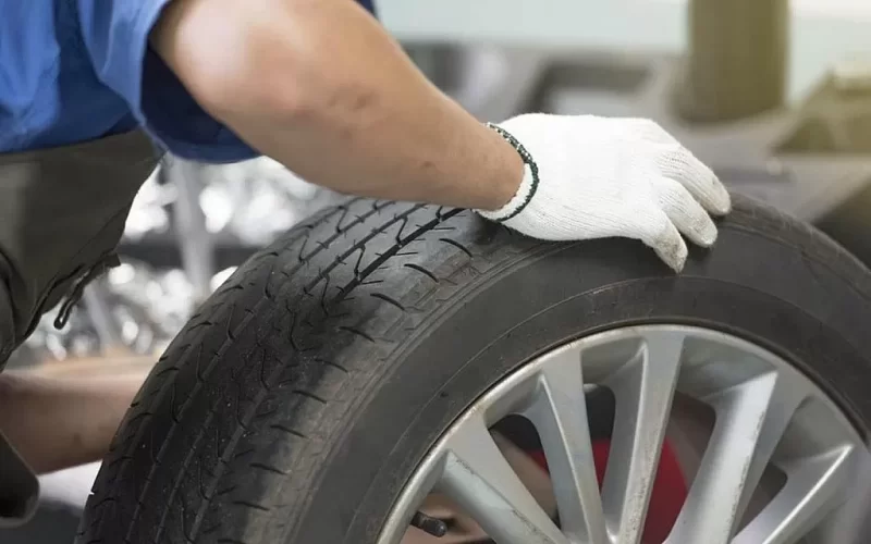 إطارات السيارات: دليل المقارنة بين العلامات التجارية في الإمارات