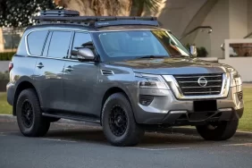 كيف تختار سيارات الدفع الرباعي متوسطة الحجم المناسبة في الإمارات؟