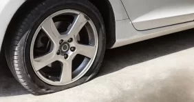 السلامة أولاً: نصائح للحفاظ على سلامة الإطارات في طرق الإمارات