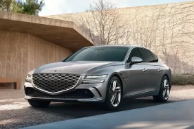 أيهما تختار؟ نظرة مفصلة على سيارات السيدان الفاخرة: ليكزس ES وجينيسيس G80 في الإمارات