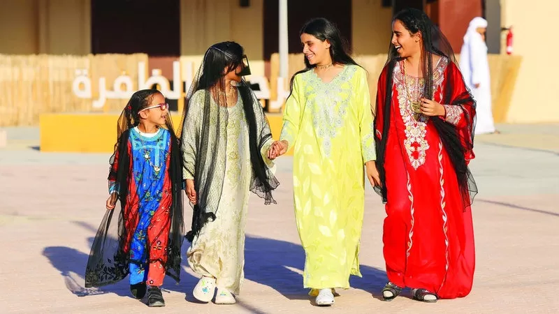 الأزياء الشعبية الإماراتية: دليل مصور لأشهر الأزياء