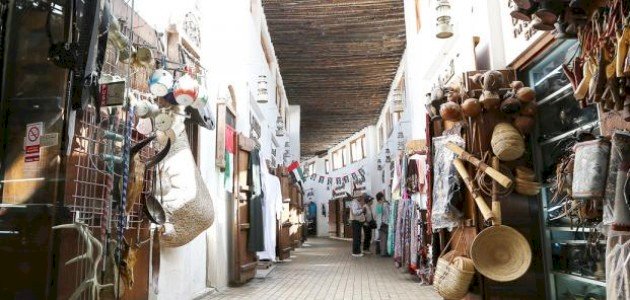 السياحة في الشارقة: استكشف تاريخ وفن الشارقة الساحرة