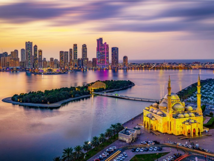 وجهتك المثالية: لماذا يجب أن تفكر في السفر إلى الشارقة؟