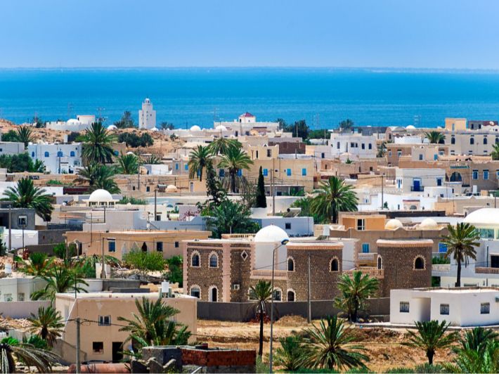السياحة في جربة: مغامرة لا تُنسى في الجزيرة الساحرة