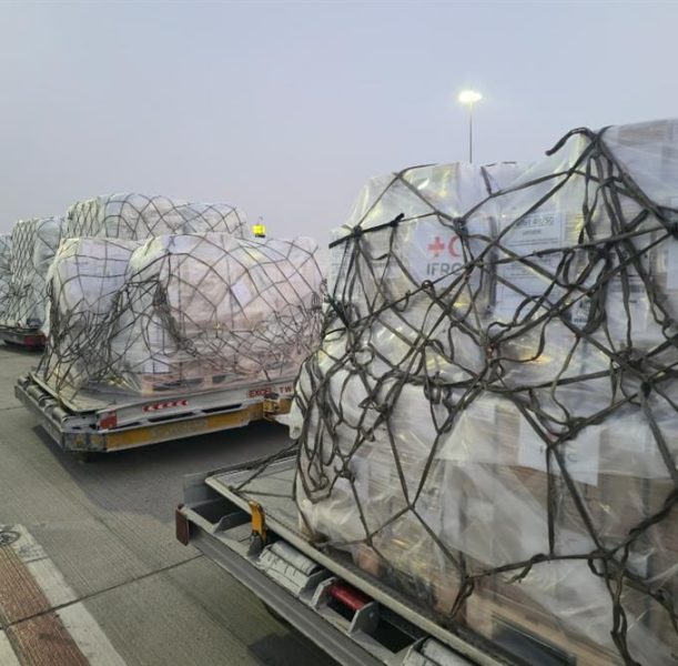 بتوجيهات محمد بن راشد: مساعدات إنسانية لأفغانستان تصل إلى 50 ألف مستفيد