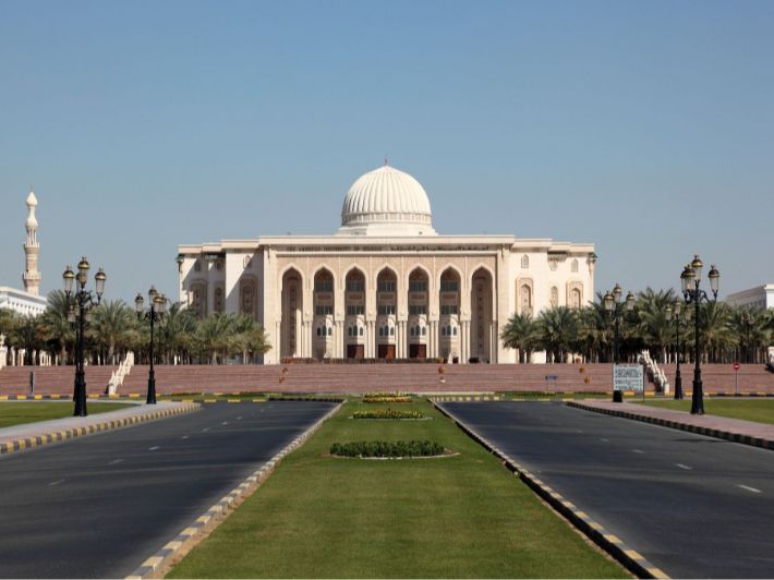 كلية طب الأسنان في جامعة الشارقة: كل ما يهم الطالب من معلومات