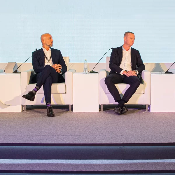 الإمارات تهدف لزيادة تبني المركبات الكهربائية بحلول 2050