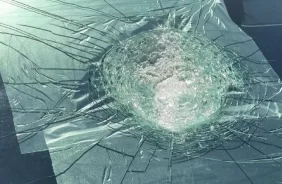 غموض في أستراليا: اصطدام جسم غامض بسيارة تسلا