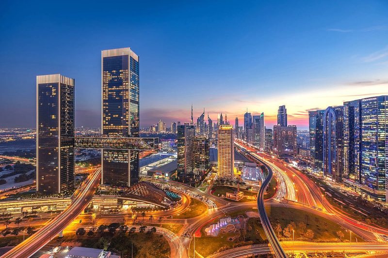 سوق العقارات في دبي: فرص وتحديات