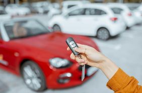 تأجير سيارات في الإمارات: اكتشف أسهل الطرق بدون بطاقة ائتمان