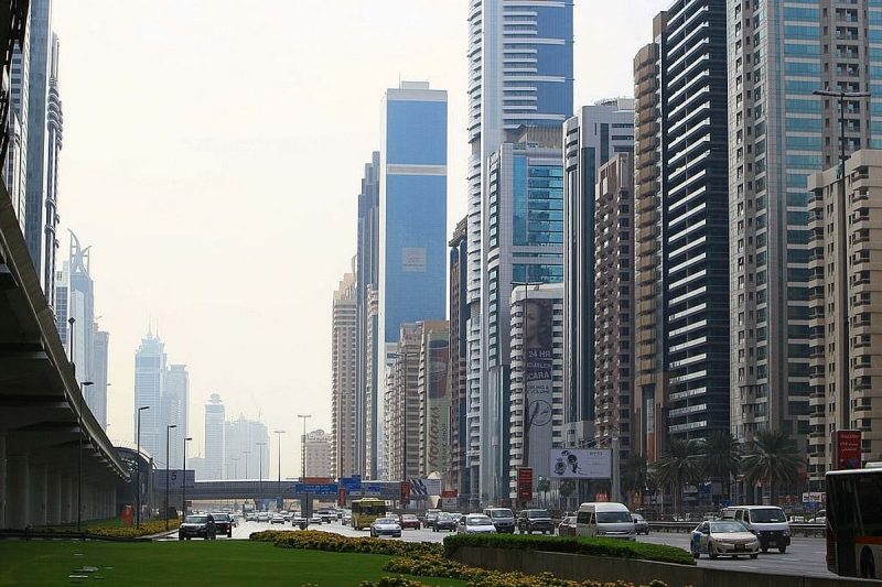 عقارات دبي: تحليل كامل لتنافس الملاك وتأثيره على السوق