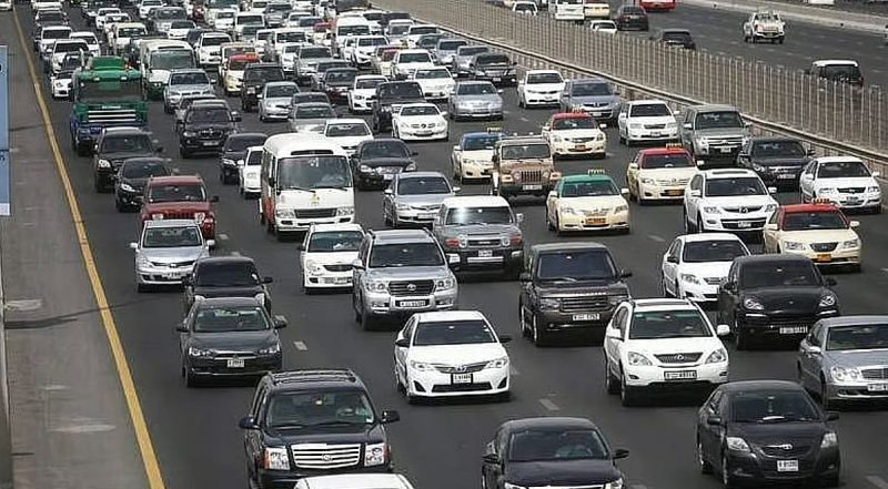 حادث مروري بالقرب من جسر القناة المائية يعطل حركة المرور