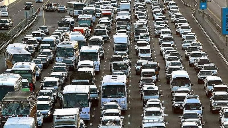 الازدحام المروري في الإمارات: هل تنجح الحلول المستقبلية؟