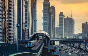 اقتنص فرص استثمارية مميزة في محطات مترو دبي الآن